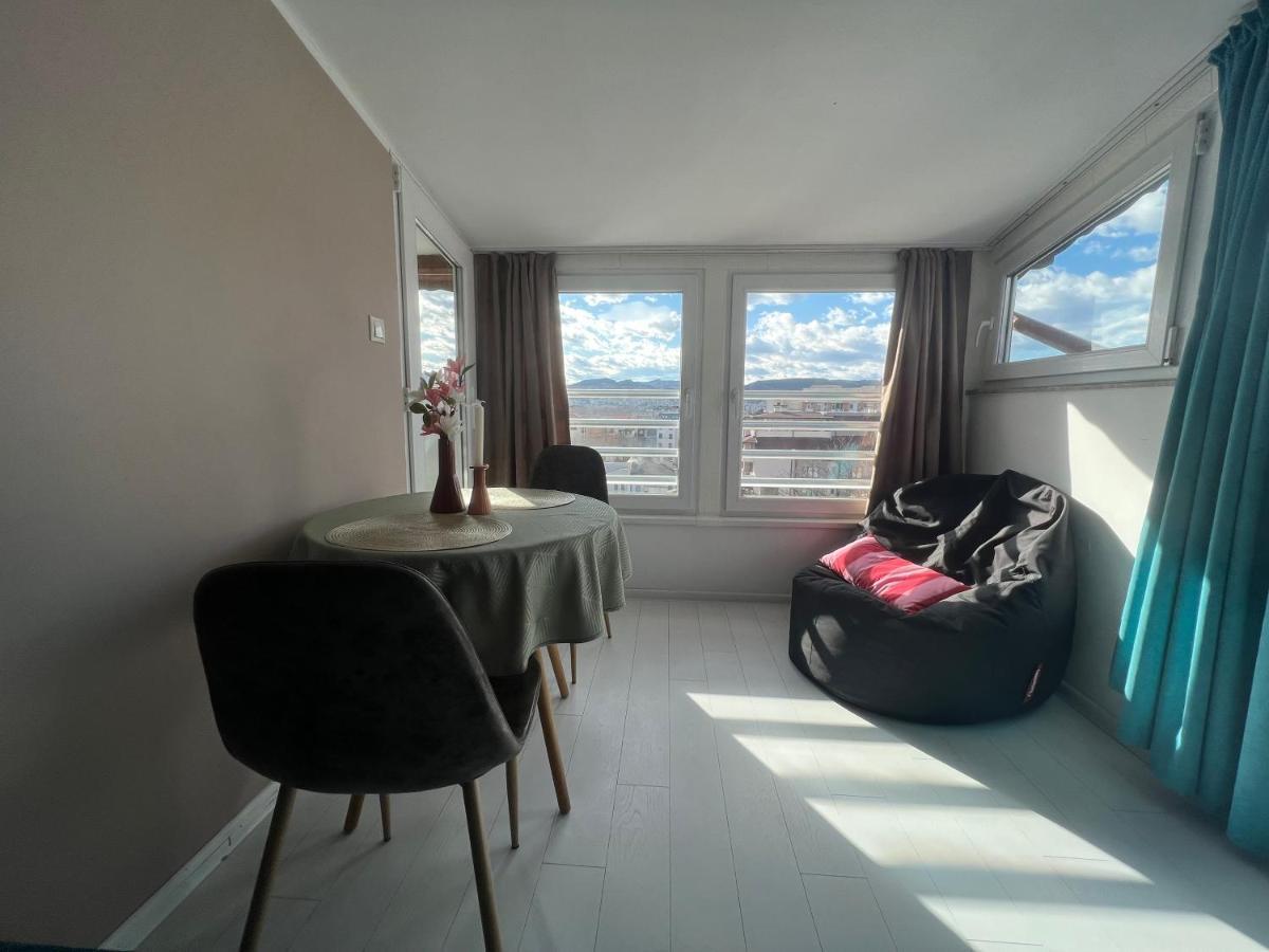 Town Place Apartment Kŭrdzhali Buitenkant foto